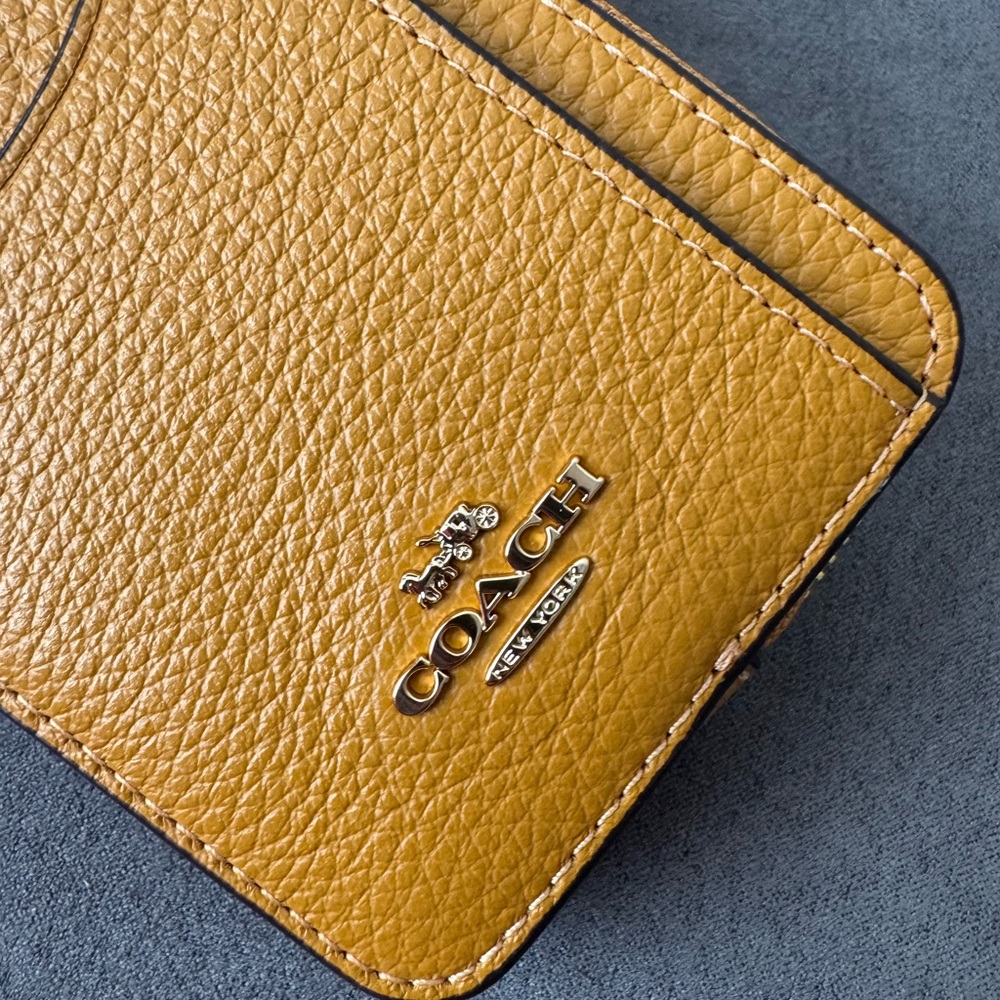Coach Gold Yellow Leather Card Case Wallet New - Picture 6 of 7